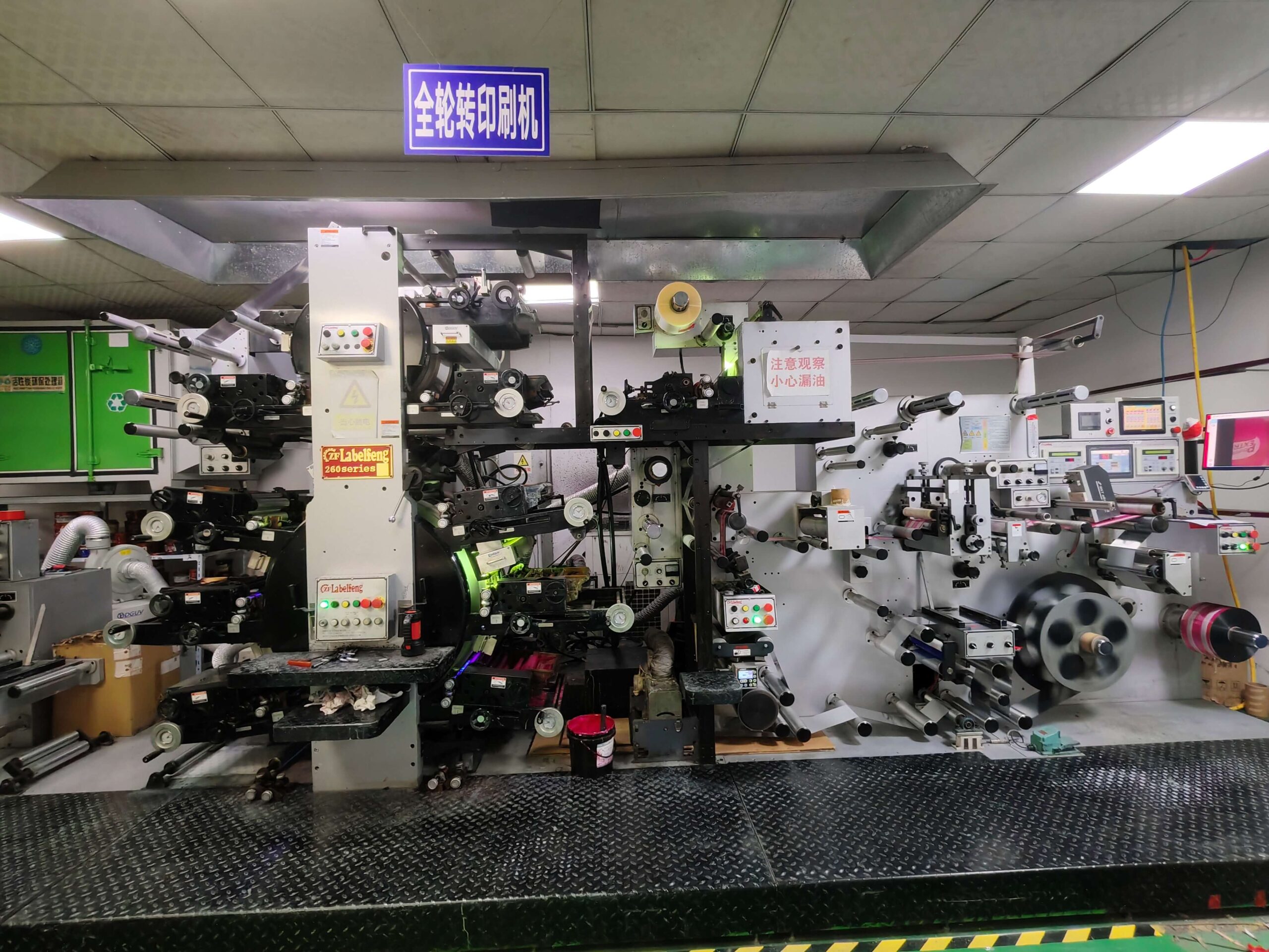 Label printing manufacturer producing custom adhesive labels with all wheel transfer printing machine
